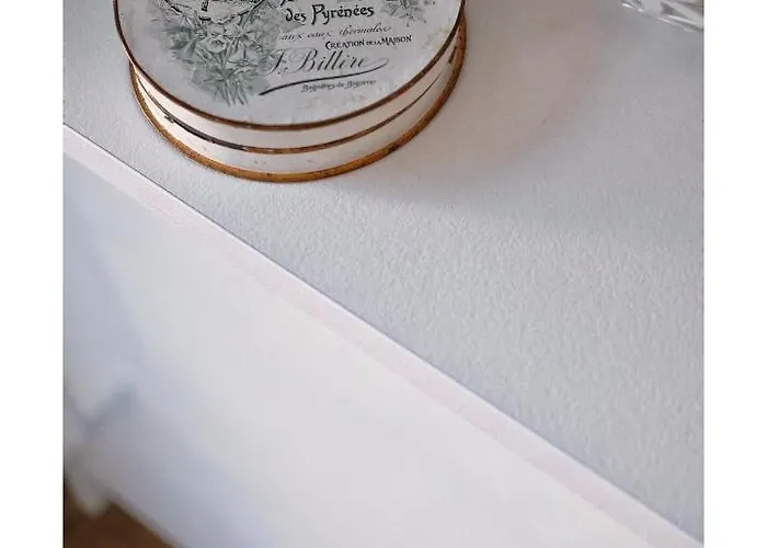 ゲストハウス La Maison D'hortense, Maison De Charme Et De Caractere